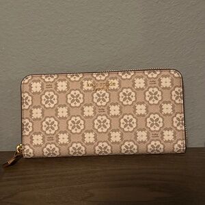 Kate Spade New York Geometric logo pattern wallet